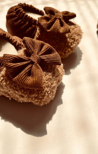 پاپوش بچهگانه خزدار قهوهای