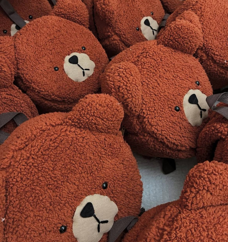 کوله پشتی کودک پشمالو طرح خرس آجری