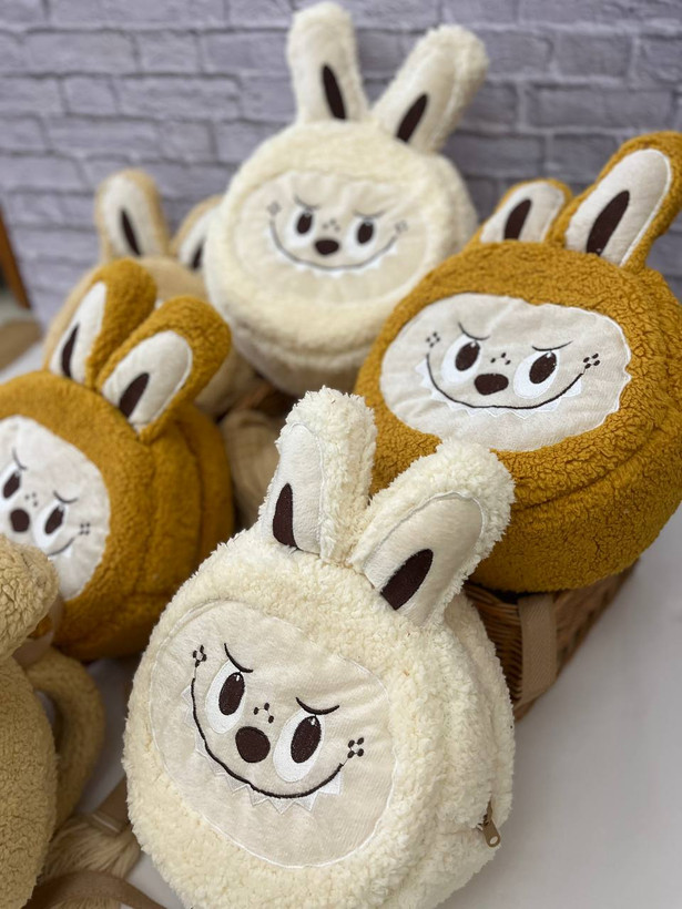 کوله پشتی کودک پشمالو طرح لبوبو سفید